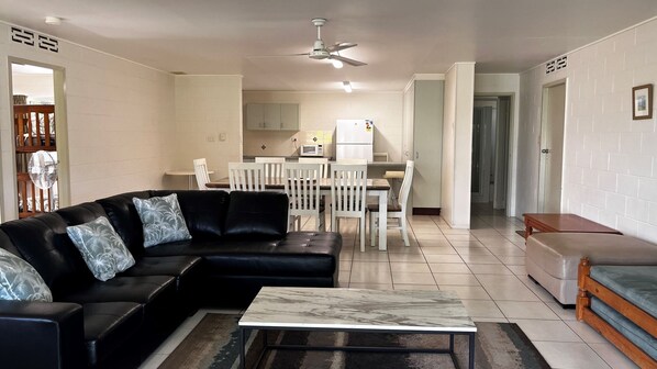 TV, DVD player - Fullerton - Rainbow Beach. Only a Short Walk to Patrolled Beach (RAINBOW BEACH)