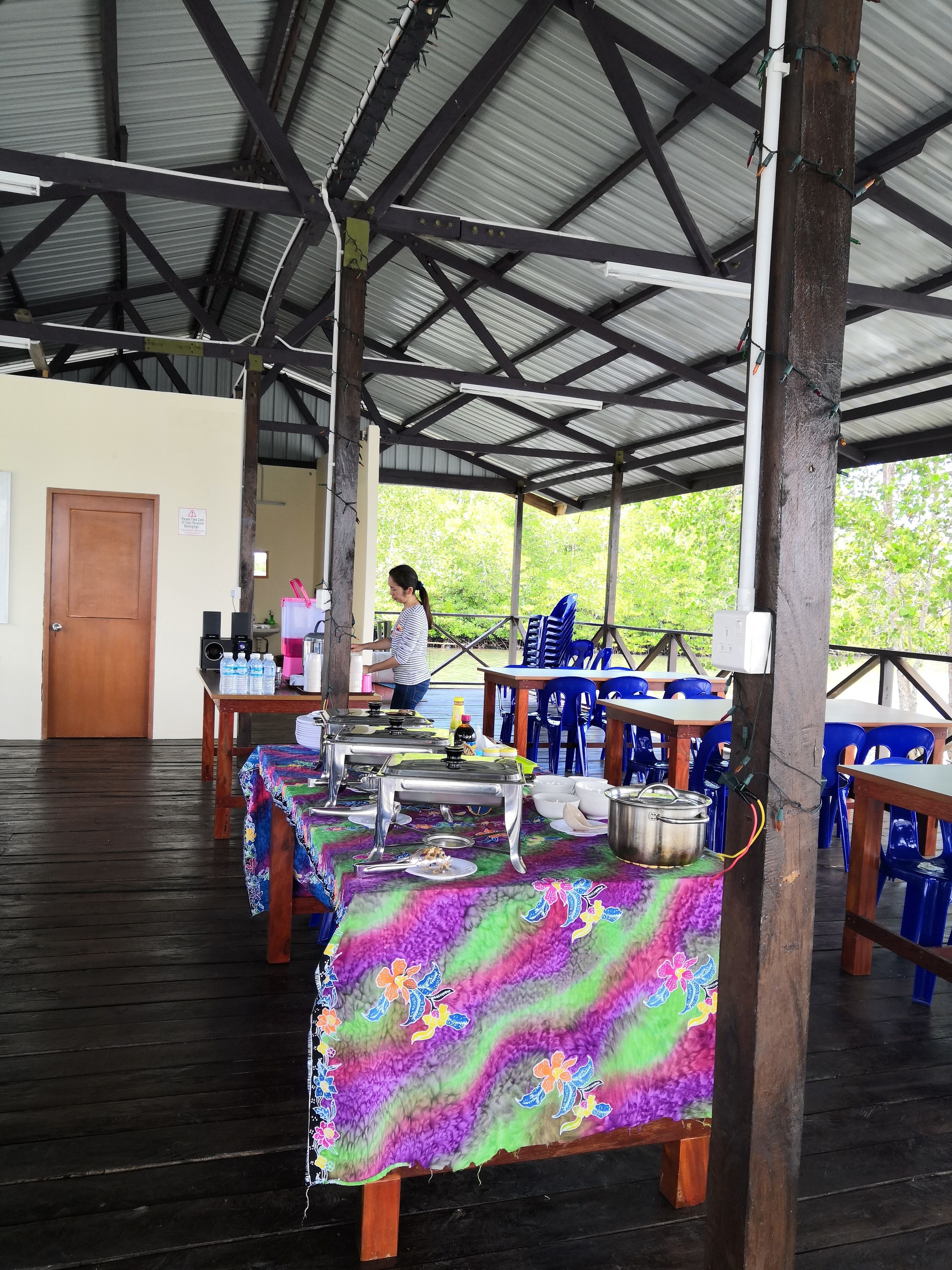 Daily buffet breakfast (USD 5 per person)