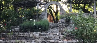 Historic Log Guest House OKC/Edmond  border- easy access 235, Turnpike & I35 