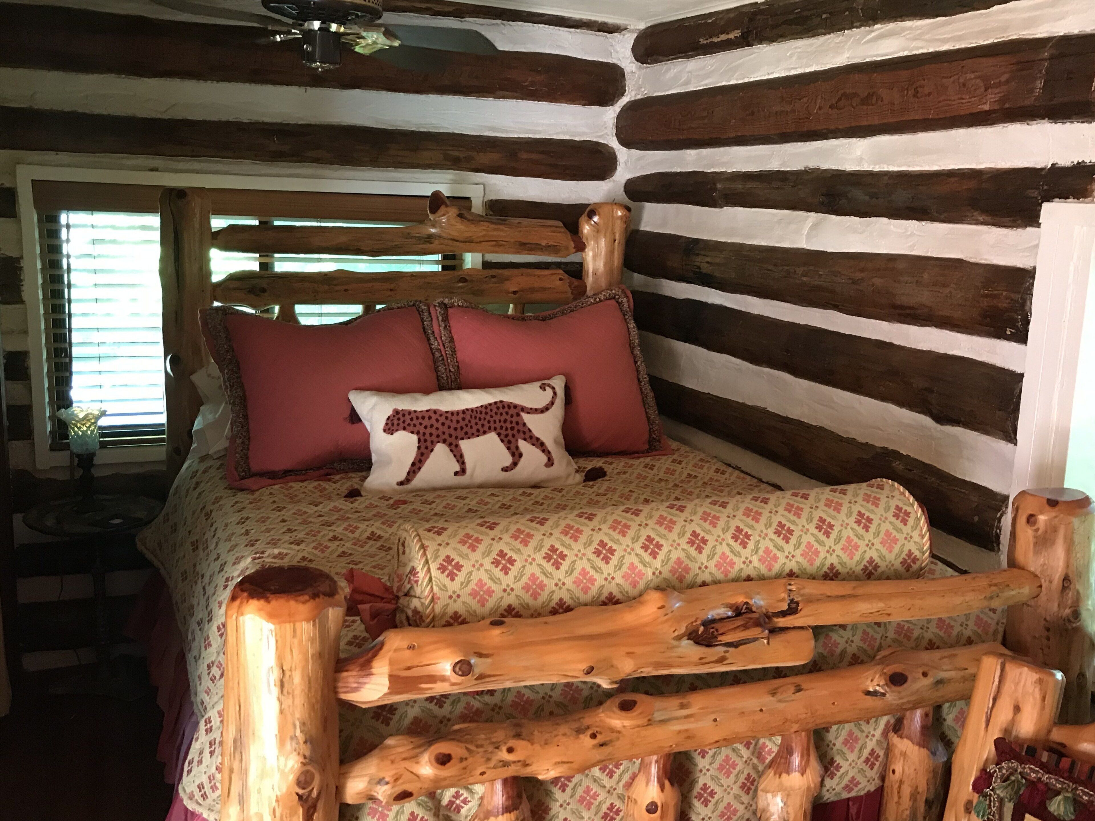 Historic Log Guest House Okc/edmond  Border- Easy Access 235, Turnpike & I35 - Oklahoma
