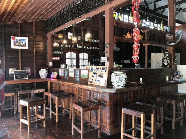 Bar (on property) - Thai style wooden home, Stay like a local, canal view,quite place. (Ratchaburi)