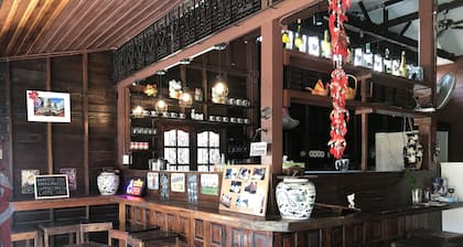 Thai style wooden home, Stay like a local, canal view,quite place.