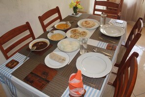 Dining - Mountain Rock Holiday Home (Kandy)