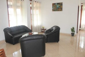 Lounge - Mountain Rock Holiday Home (Kandy)