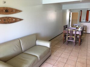 TV, mesa de pingue-pongue