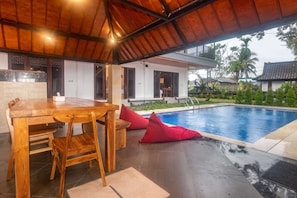 Kolam renang outdoor