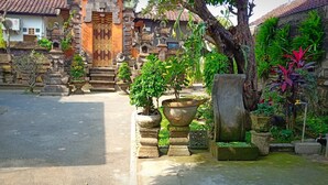Front of property - Ida  Guest House (Sukawati)