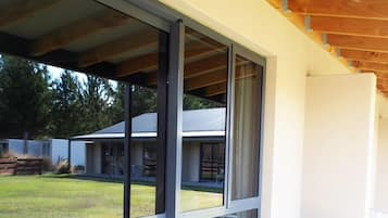 Estudio, hidromasaje, vista al lago | Wifi y ropa de cama