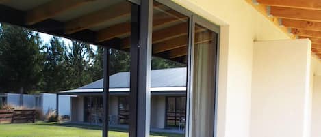 Estudio, hidromasaje, vista al lago | Wifi y ropa de cama