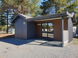 家庭小屋 | 收费 WiFi、床单