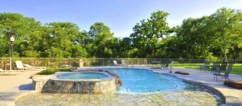 Jack's Penthouse | 3rd Floor Condo | Walk to Schlitterbahn