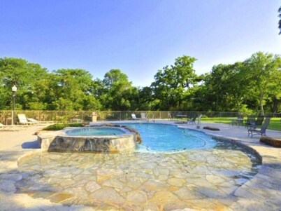 Jack's Penthouse | 3rd Floor Condo | Walk to Schlitterbahn