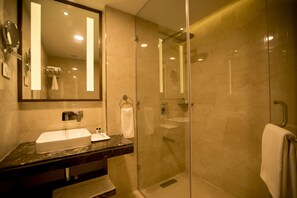 Deluxe Studio, 1 King Bed | Bathroom - S Hotels Chennai (Chennai)