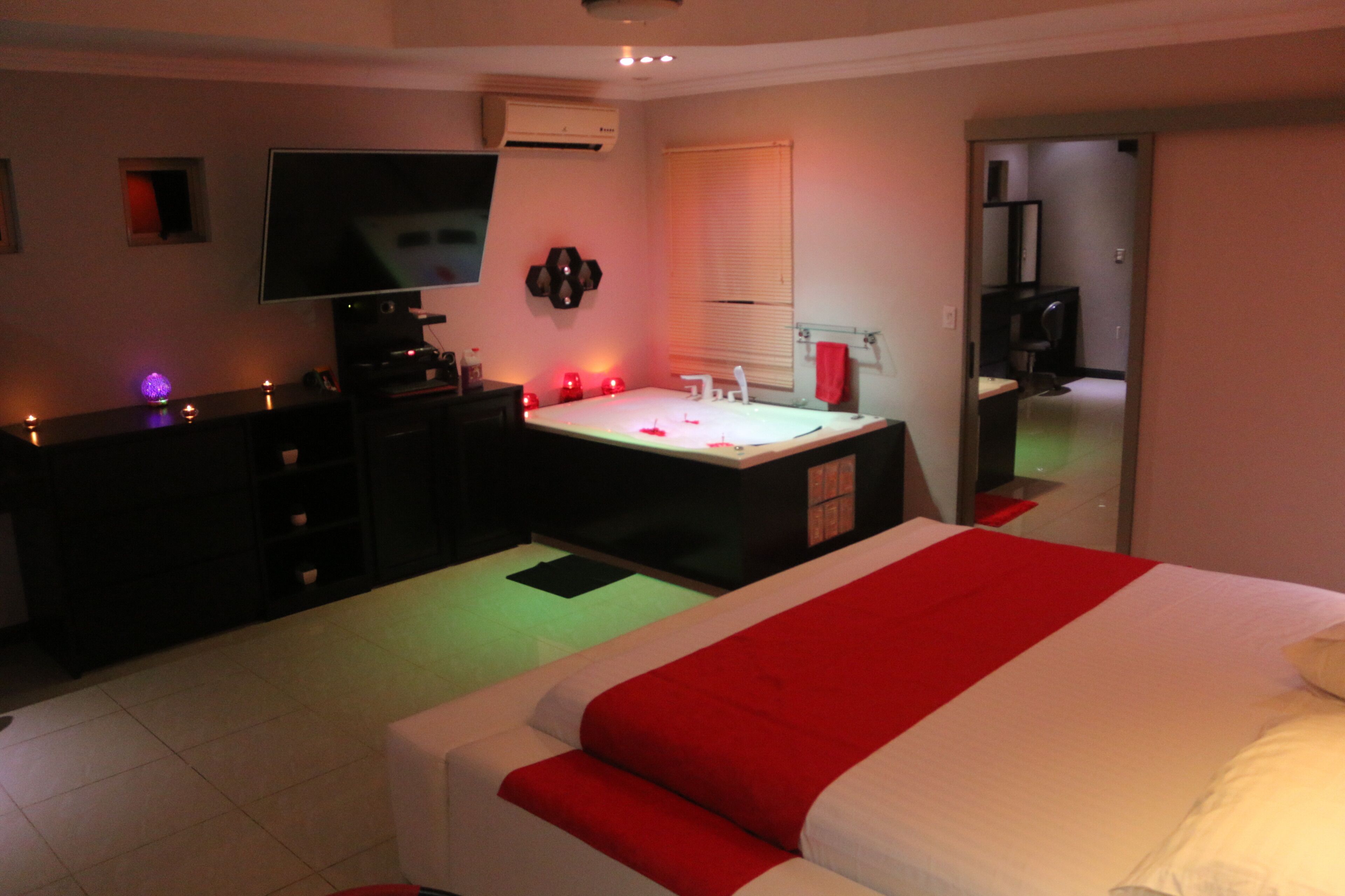 4 sovrum, skrivbord, strykjärn/strykbräda och resesäng