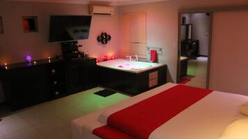 4 sovrum, skrivbord, strykjärn/strykbräda och resesäng