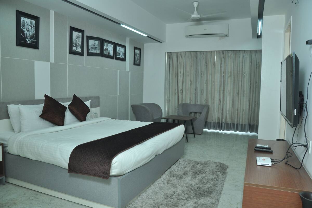Executive Double or Twin Room, City View | In-room safe, desk, free WiFi