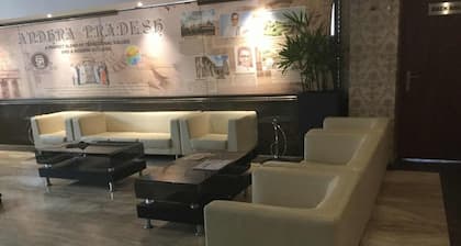 Iroomz Hotel SR Grand