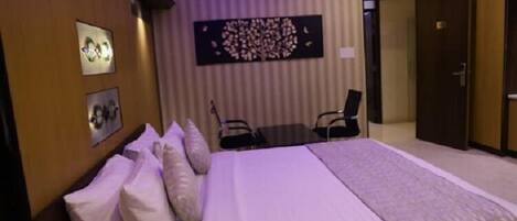 VÀrdeförvaringsskÄp pÄ rummet, extrasÀngar, gratis wi-fi och sÀngklÀder