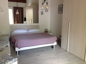 Classic-Dreibettzimmer, 1 Queen-Bett und Schlafsofa, Gartenblick