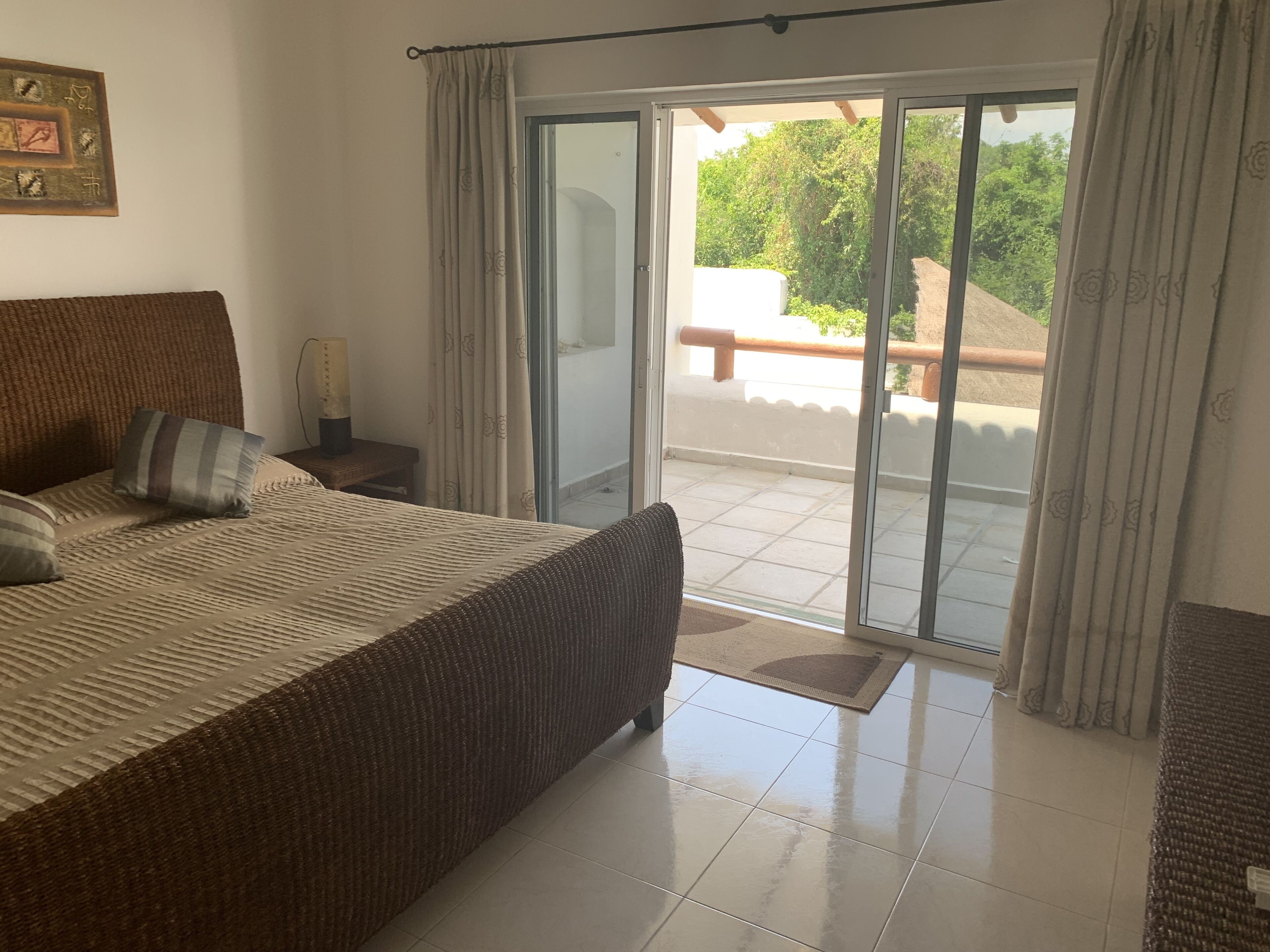 3 chambres, fer et planche à repasser, Wi-Fi, draps fournis