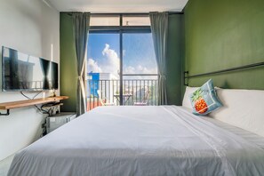 Superior Double Room with Balcony | Blackout drapes, soundproofing, free WiFi, bed sheets - MH48 Hotel (Hengchun)