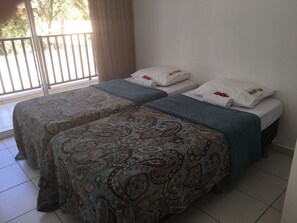 2 bedrooms, iron/ironing board, free WiFi, bed sheets - BEACH LIVING APARTMENTS (Porto das Dunas)