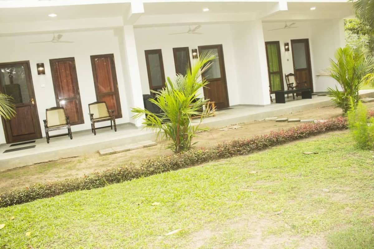 Deluxe Room, 1 Bedroom, Lagoon View | Desk, soundproofing, WiFi (free), bed sheets