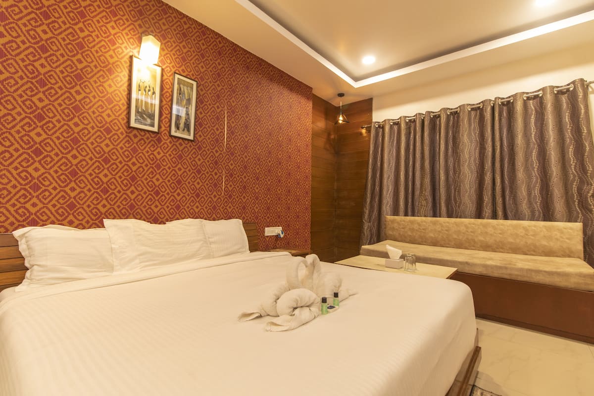 Escritorio, cortinas blackout, wifi gratis y ropa de cama