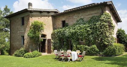 Villa in Province of Pisa, private pool & garden, near airport Pisa or Firenze