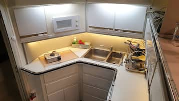 Standard Room, 2 Bedrooms, Ocean View | Private kitchen | Fridge, stovetop, rice cooker, cookware/dishes/utensils