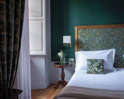 Ropa de cama de alta calidad y minibar