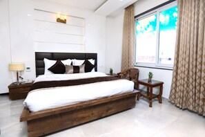 Executive Room, 1 King Bed | Frette Italian sheets, premium bedding, individually furnished, desk - Amritsar Grand (Amritsar)