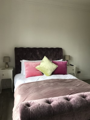 Daisy Room | Egyptian cotton sheets, premium bedding, pillowtop beds