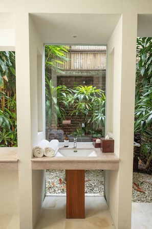 Shower, free toiletries, hair dryer, slippers