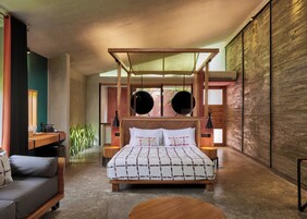 Caja de seguridad en la habitación, escritorio y cortinas blackout 