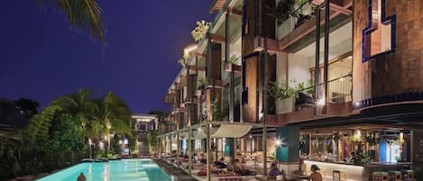 Breakfast, lunch, dinner served; pool views