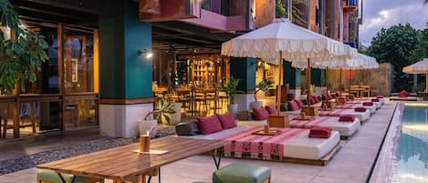 Breakfast, lunch, dinner served; pool views