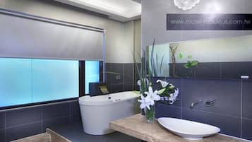 Combined shower/tub, free toiletries, hair dryer, slippers