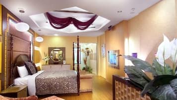Deluxe Room | Individually decorated, individually furnished, desk, blackout curtains