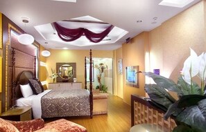 Decoración personalizada, muebles diferentes y escritorio 