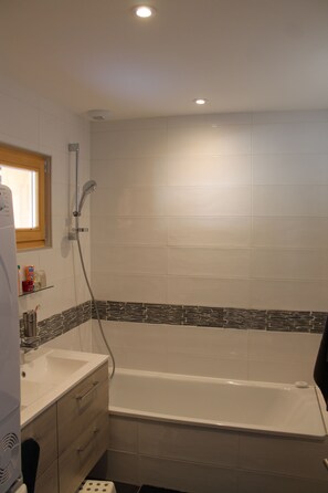 Bathtub, hair dryer, towels