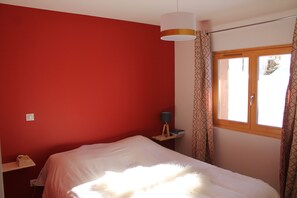 4 chambres, fer et planche à repasser, accès à Internet, literie fournie