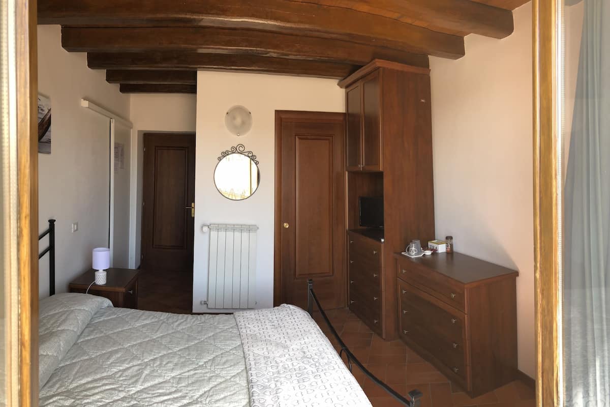 Doppelzimmer, mit Bad (grigia)