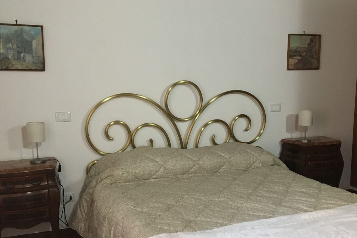 Doppelzimmer, mit Bad (marrone)