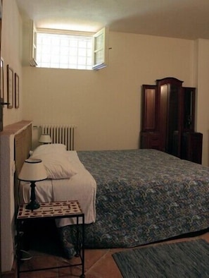 1 chambre, fer et planche Ă repasser, draps fournis
