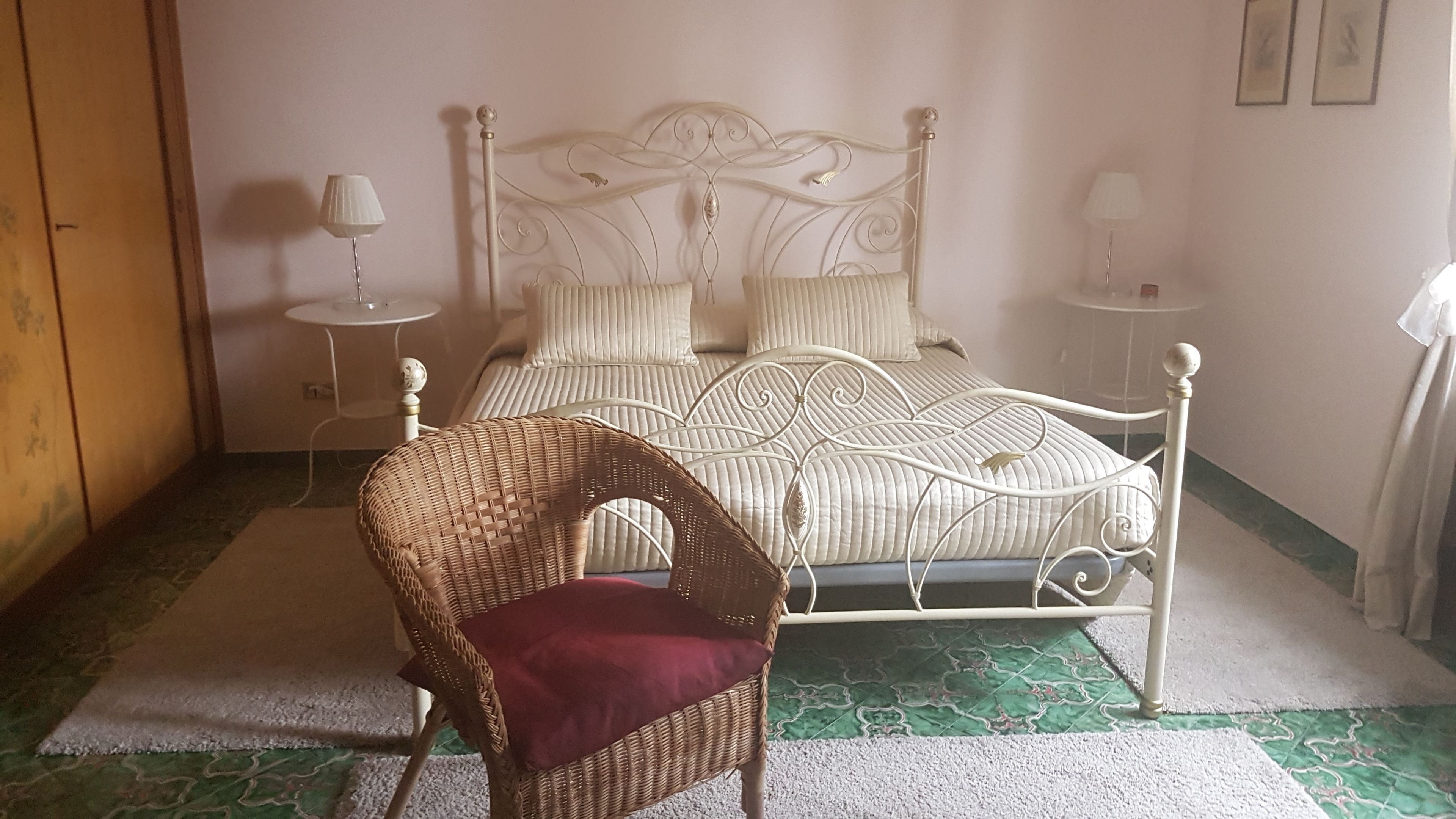 Kahden hengen romanttinen huone, oma kylpyhuone (External) | Yksilöllisesti sisustettu, yksilöllisesti kalustettu, pimennysverhot