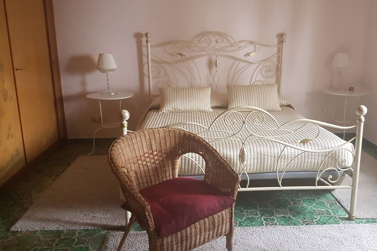 Kahden hengen romanttinen huone, oma kylpyhuone (External) | Yksilöllisesti sisustettu, yksilöllisesti kalustettu, pimennysverhot