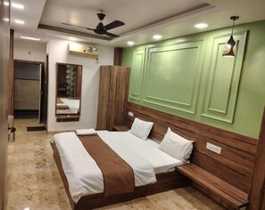 Deluxe Room (AC) | Living area | 32-inch LED TV with cable channels, TV - Hotel Meghdoot (Pipariya)