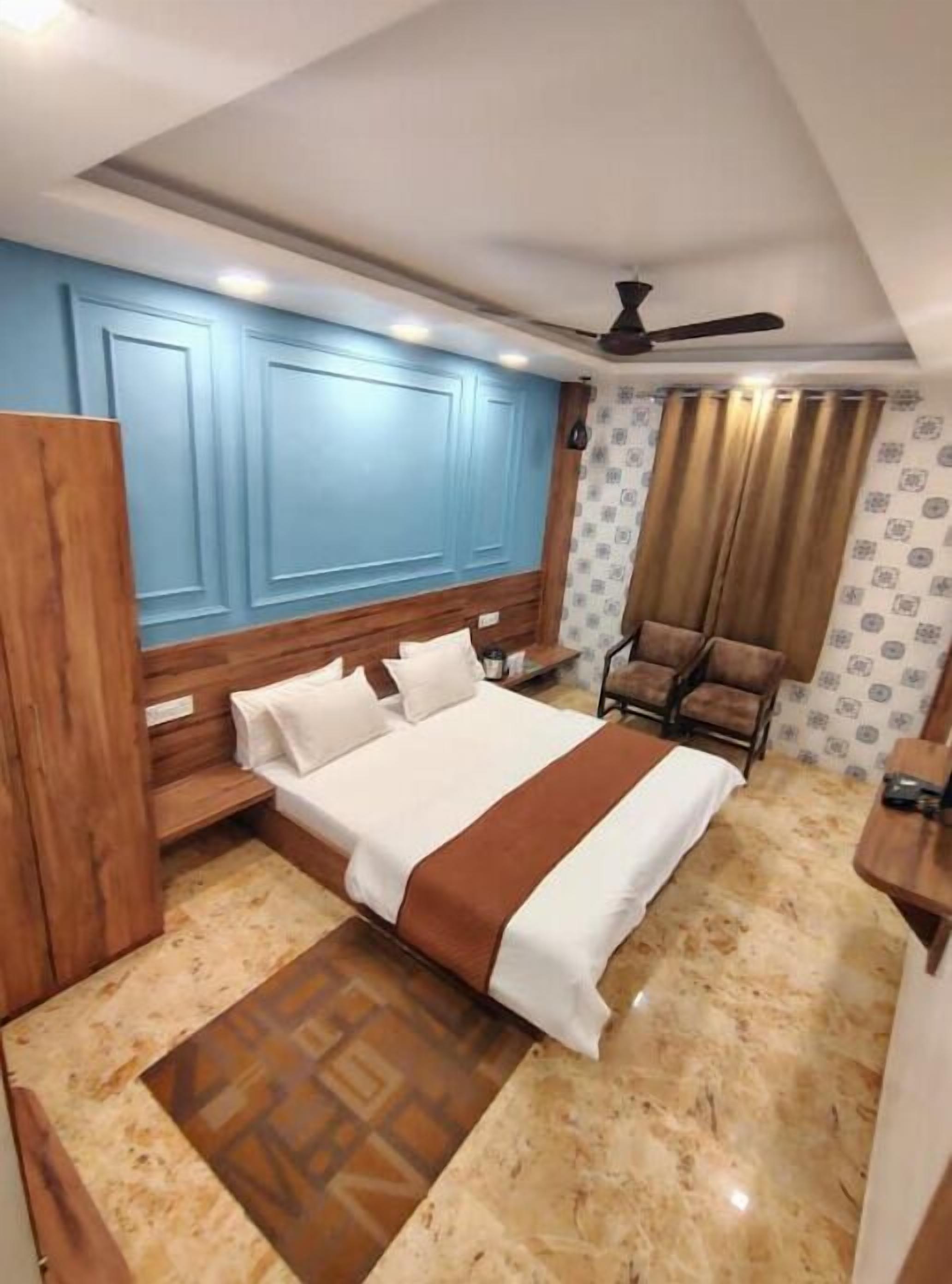 Deluxe Room (Non AC) | Living area | 32-inch LED TV with cable channels, TV