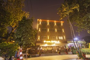 Front of property - Hotel Meghdoot (Pipariya)